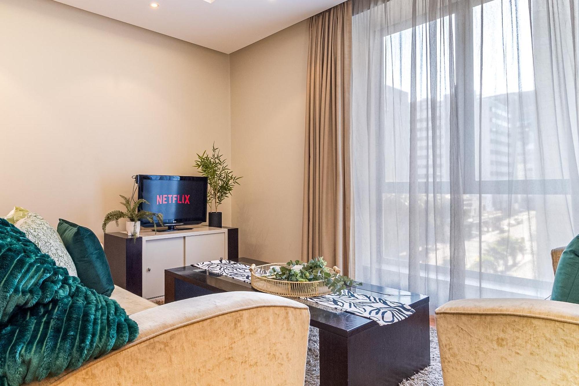 2 Bedroom Unit In Centre Apartment *
